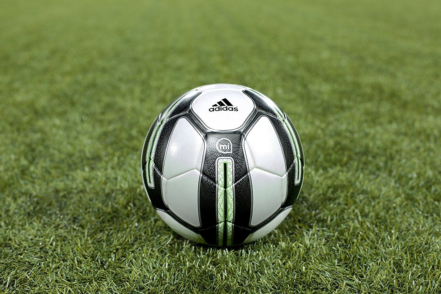 Adidas miCoach Smart soccer Ball